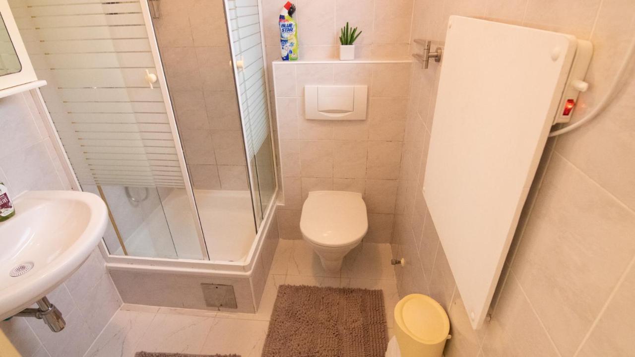 Small-Comfy Guest House In Donaustadt Garden - Not Shared! Vienna Exterior photo